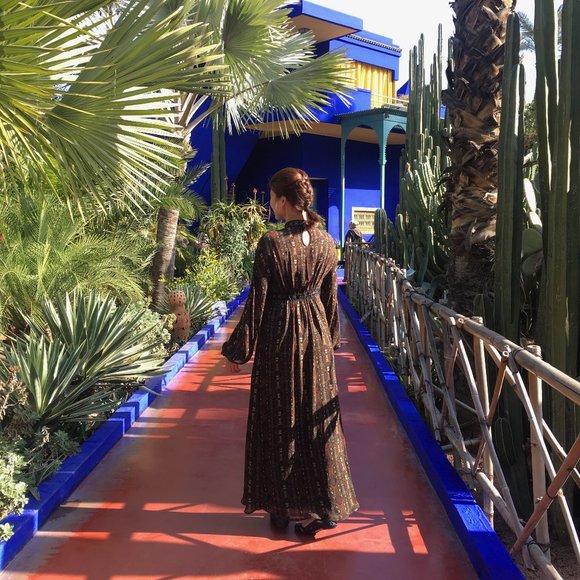 hello welcome to Pixie's Closet - Picture 1 of 2